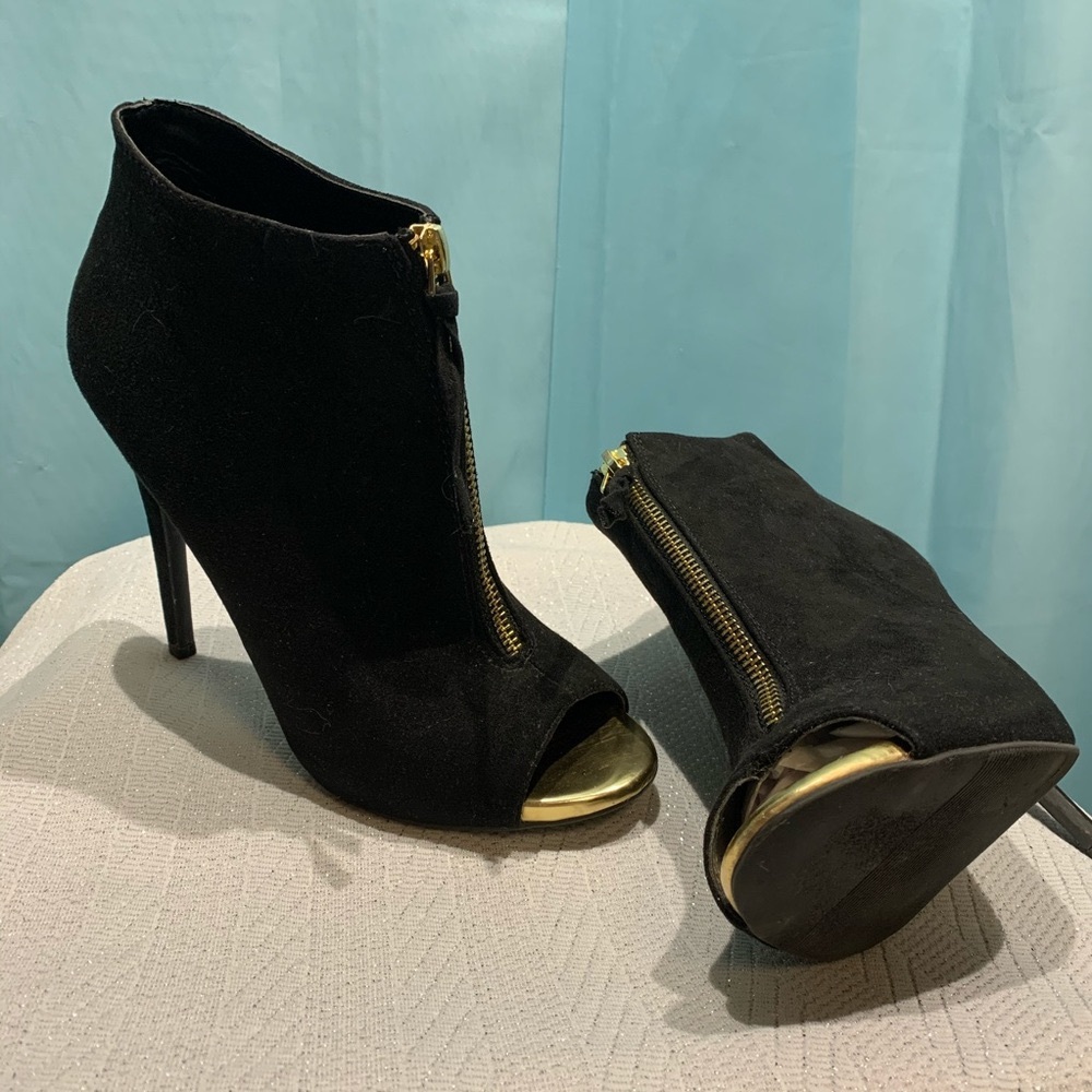 Mossimo Ankle Boot Black Zipper Gold Toe Size 7.5
